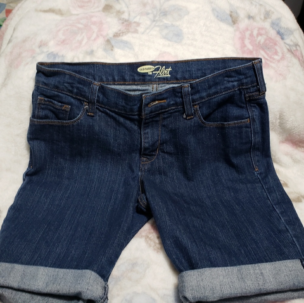 Old navy size 6 shorts in great condition